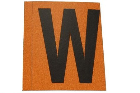 Sticker 'W' (zwart/oranje)