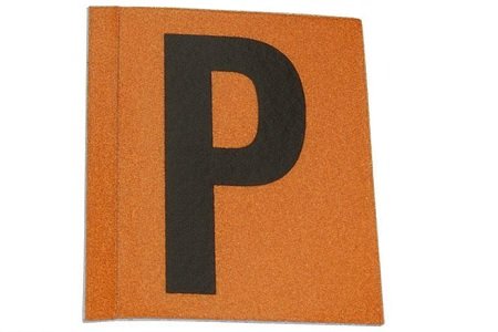 Sticker 'P' (zwart/oranje)