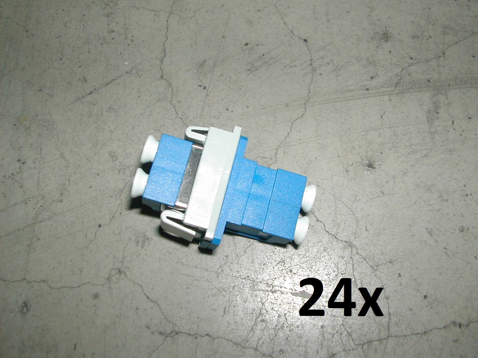 OC-ADK-L1-L1-NNCD-(24)    
LC SM Adapter + retainer   
Duplex                        
24 stuks/verpakking           
Art. CC3535-000