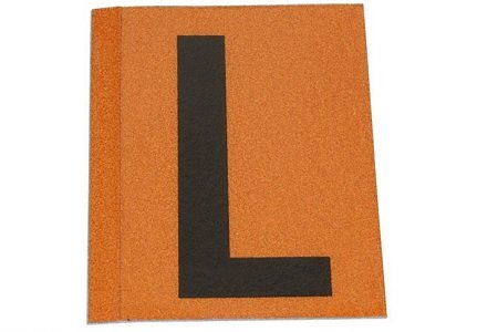 Sticker 'L' (zwart/oranje)